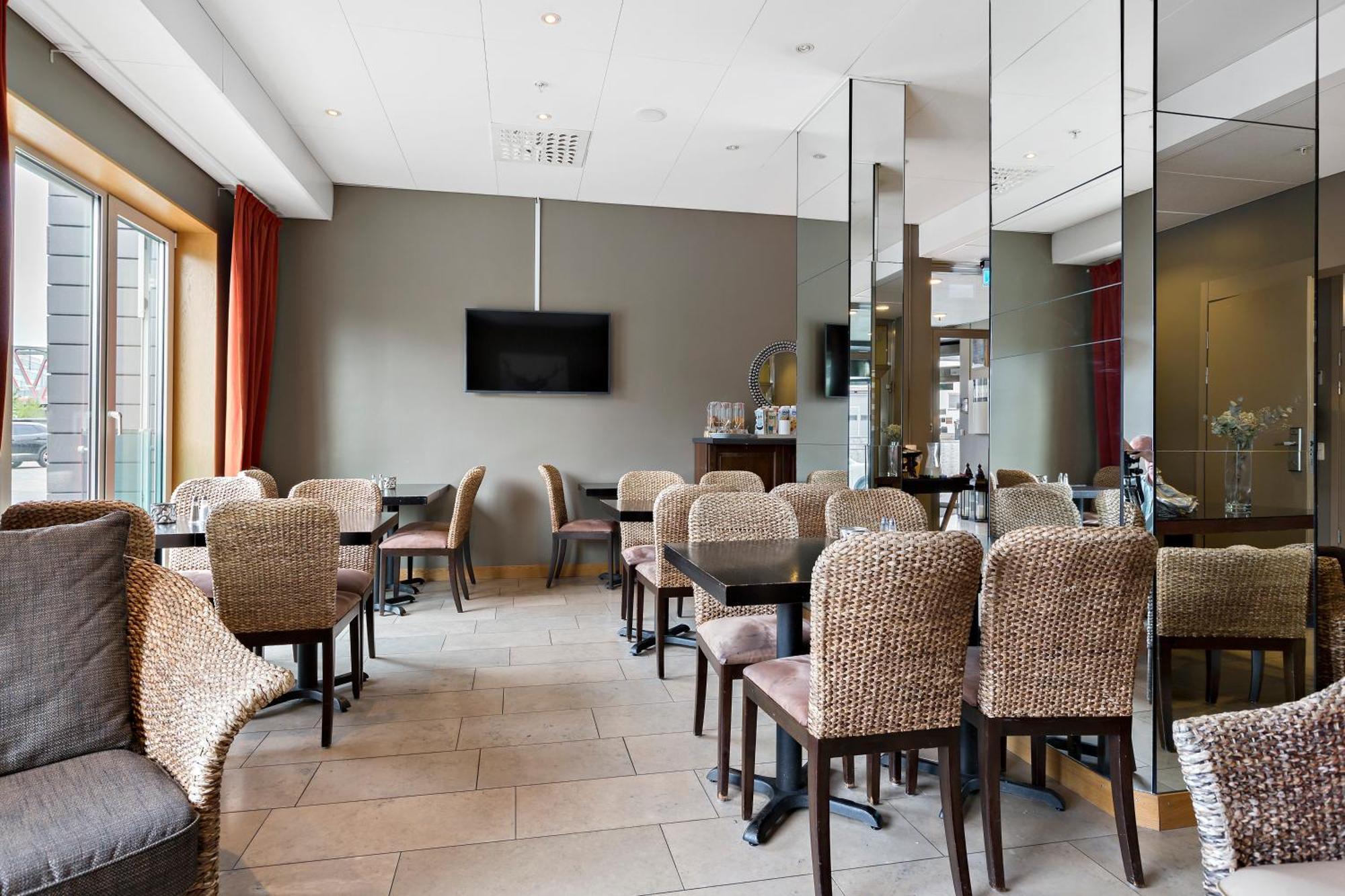 Maude's Business Park 3*